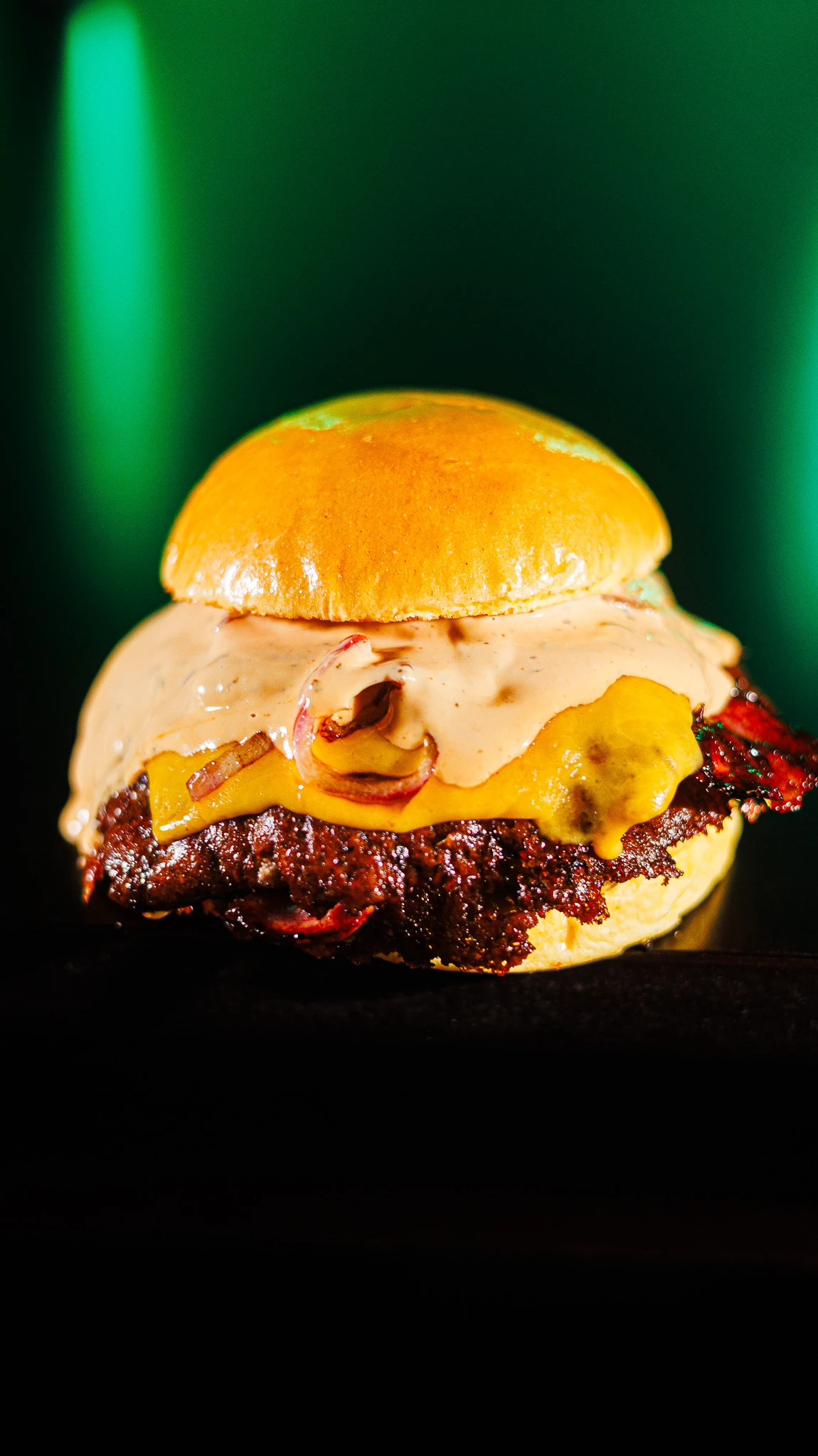 /images/dishes/burgers/burger-apolo11.webp