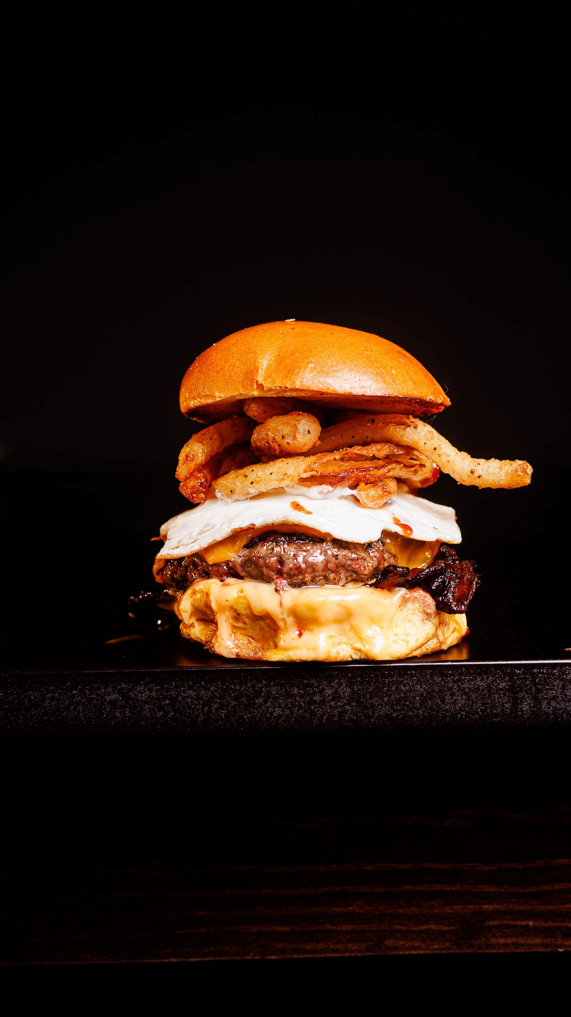/images/dishes/burgers/burger-big-bang.webp